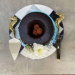 Cake cutter inspired by seahorse in brass and stainless steel is the ideal cutlery set for giting or cake cutting. Order the Prata Cake Knife Set for delivery.